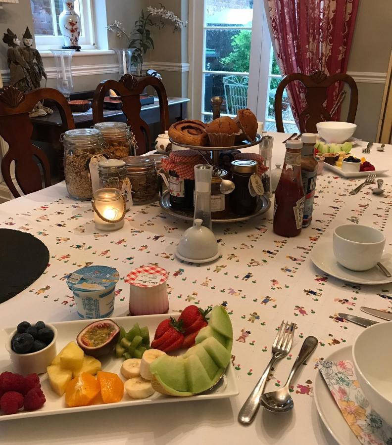 Number Five Bed & Breakfast Gosport Экстерьер фото