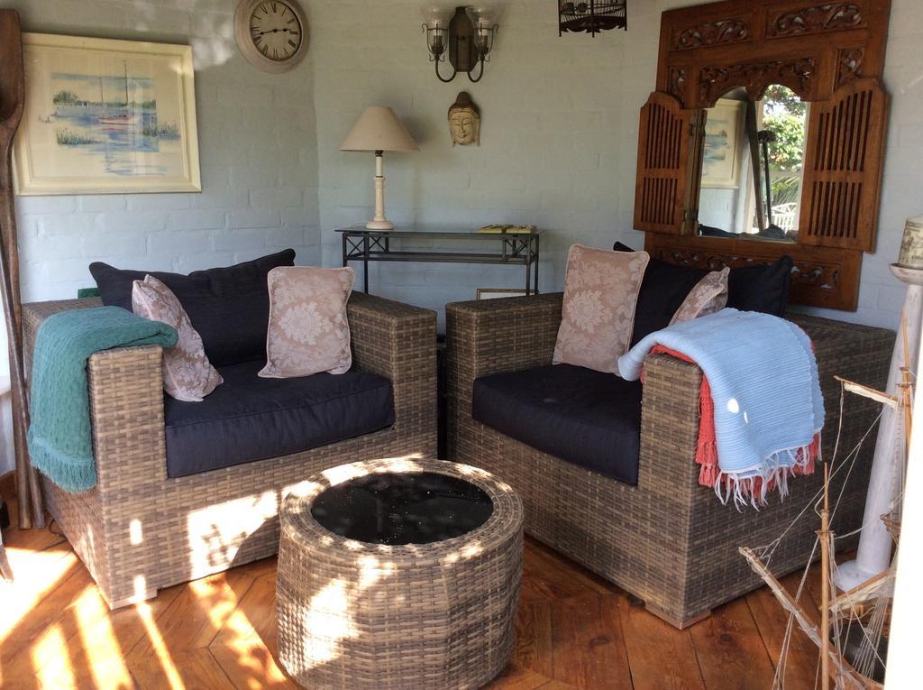 Number Five Bed & Breakfast Gosport Экстерьер фото